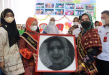 Kunker ke Lampura, Riana Sari Arinal Panen Hasil Kebun dan Tebar 10.000 Benih Ikan di Bendungan Way Tebabeng