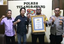 AKBP Jibril Bata Awi Menerima Penghargaan Utama atas Penurunan Angka Kriminalitas Di Tulang Bawang