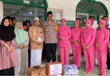 Kapolres Way Kanan Berikan Tali Asih di Ponpes Miftahul Ikhlas Kampung Negeri Baru