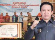 Sekdaprov Lampung Raih Penghargaan Sekda Terbaik Kategori Vision Pada ASKOMSI Digital Leadership Government Award 2025